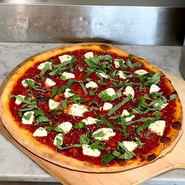 Margherita Pizza.